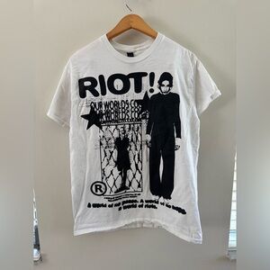 Riot Graphic Tee Medium